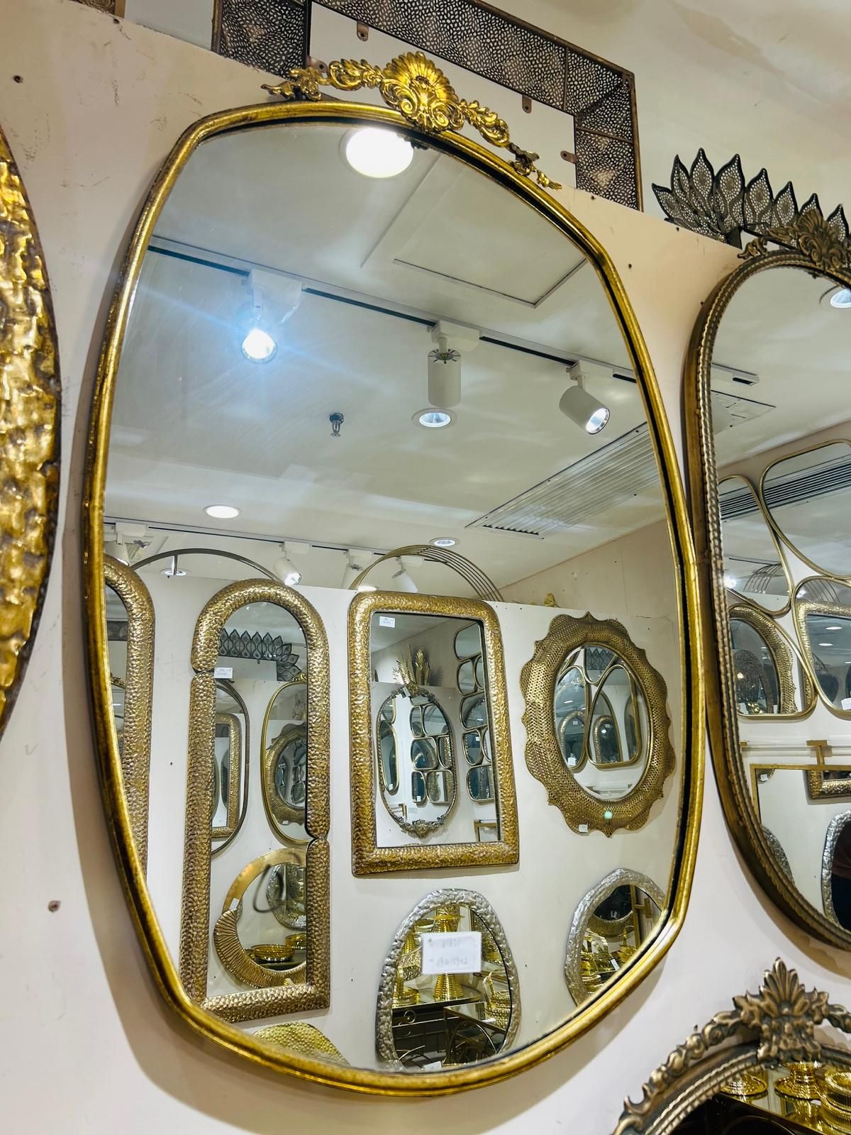 مرآة هندي بيضاوي