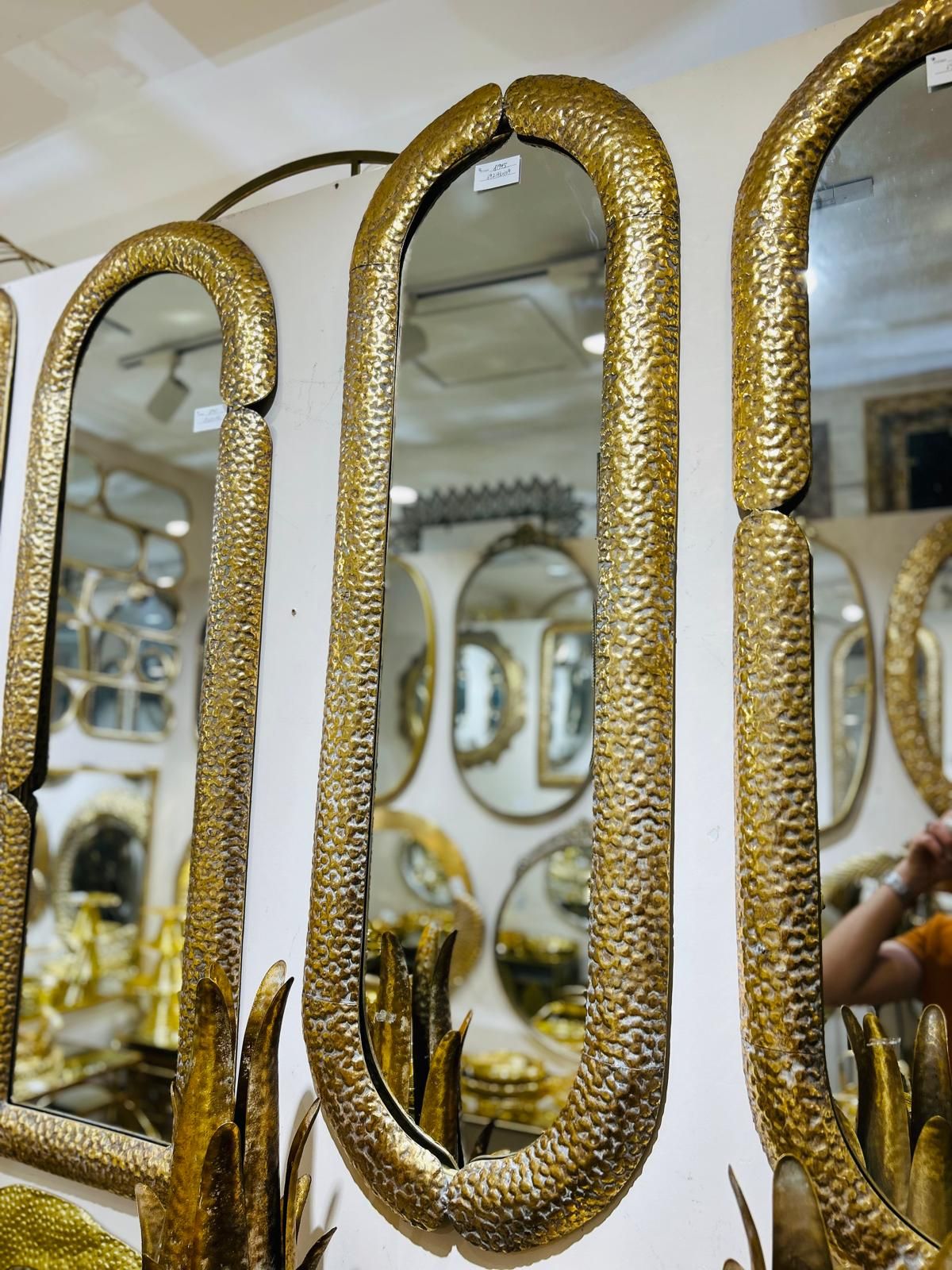 مرآة هندي طويل مع إطار نحاسي