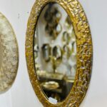 مرآة هندي بيضاوي مع إطار نحاسي