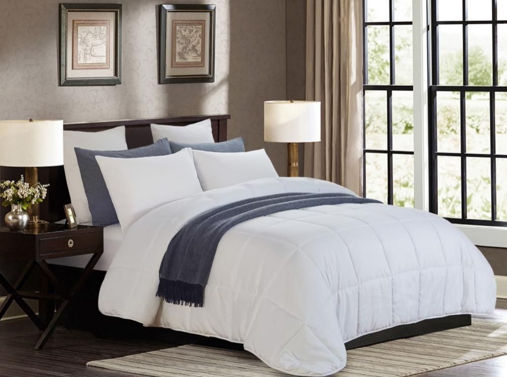 لحاف ابيض فندقي مايكروفيبر مجوز - Super Micro